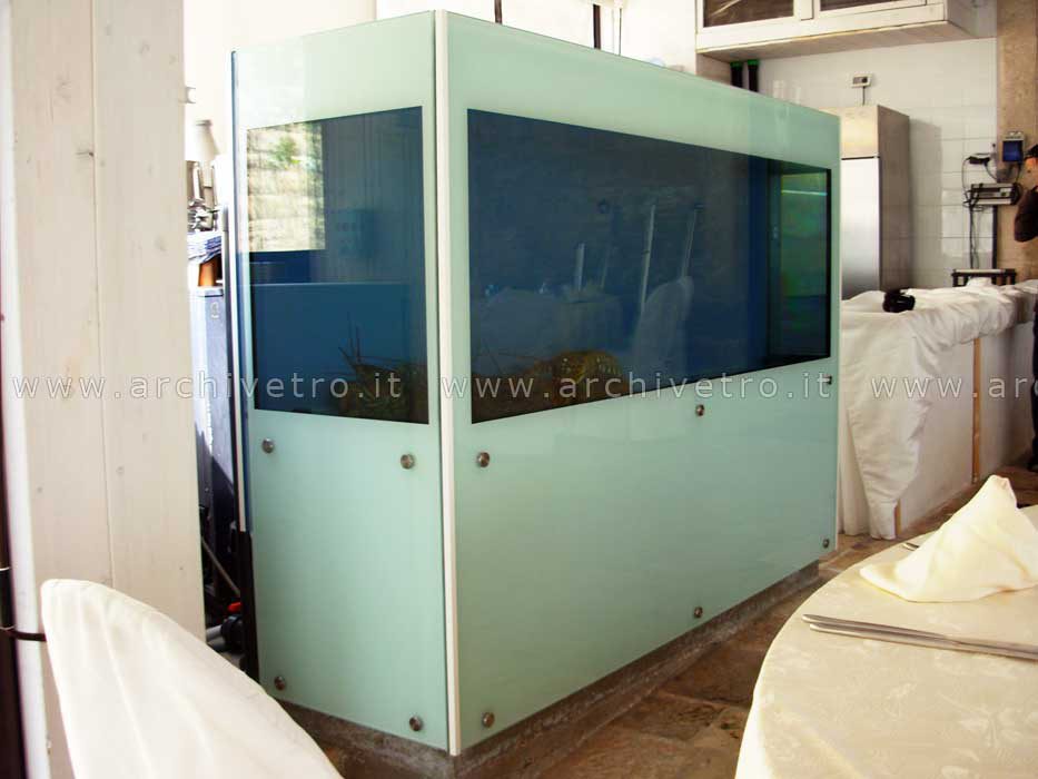 Realizzazione di acquario a fissaggio puntuale