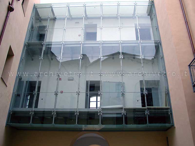 Facciata con tensostruttura spiderglass