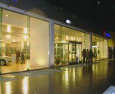 Facciata con travi in vetro strutturale
