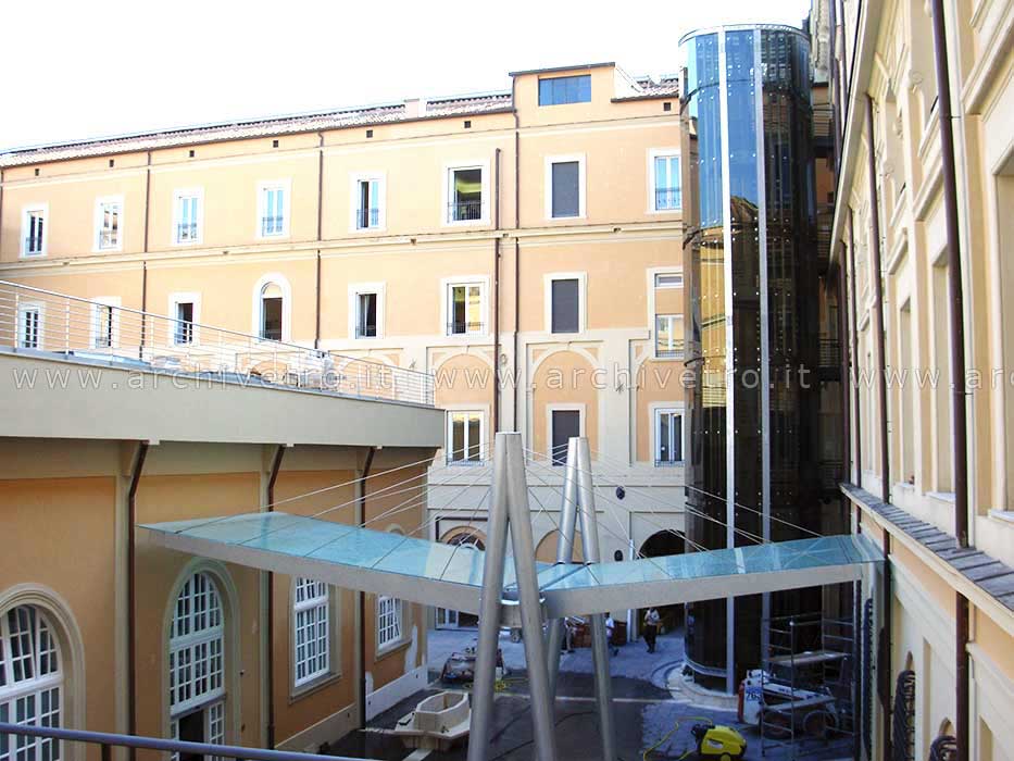 Facciata fissaggio puntuale e copertura