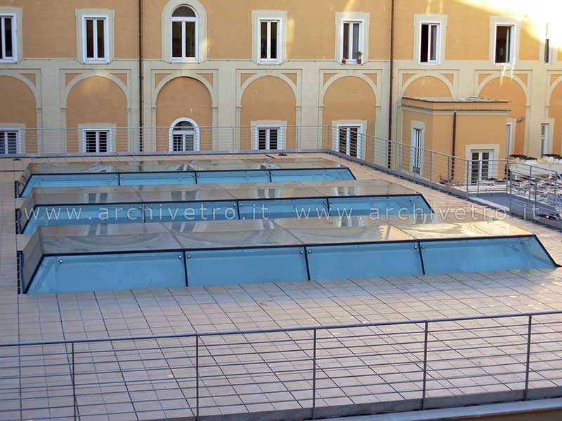 Grandi lucernari in vetro fissaggio puntuale