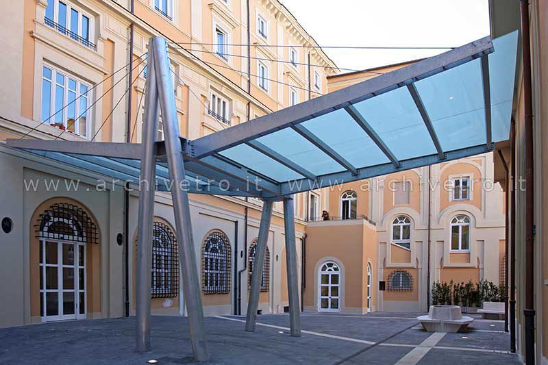 Pensiline in vetro e acciaio