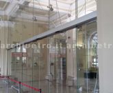 Vetro strutturale in facciata con travi di vetro