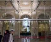 Vetro strutturale in facciata con travi di vetro