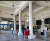 Vetro strutturale in facciata con travi di vetro