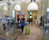 Vetro strutturale in facciata con travi di vetro