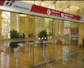 Vetro strutturale in facciata con travi di vetro