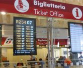 facciata in vetro a fissaggio puntuale con travi reticolari
