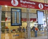facciata in vetro a fissaggio puntuale con travi reticolari