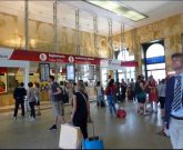 facciata in vetro a fissaggio puntuale con travi reticolari