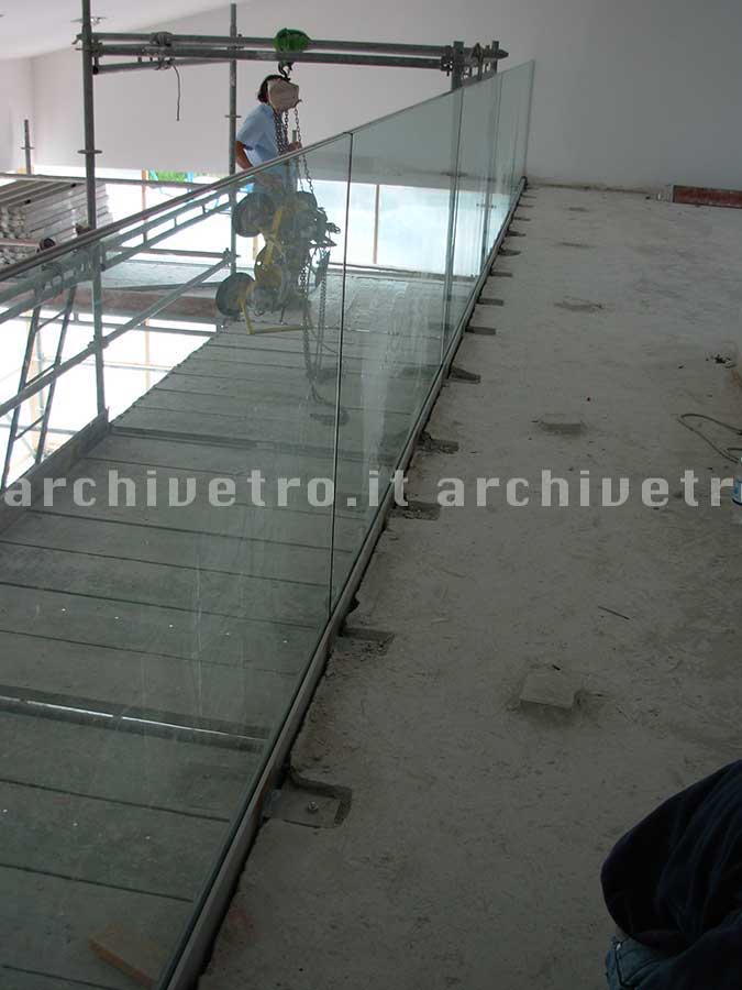 Parapetti in vetro strutturale in corso d’opera