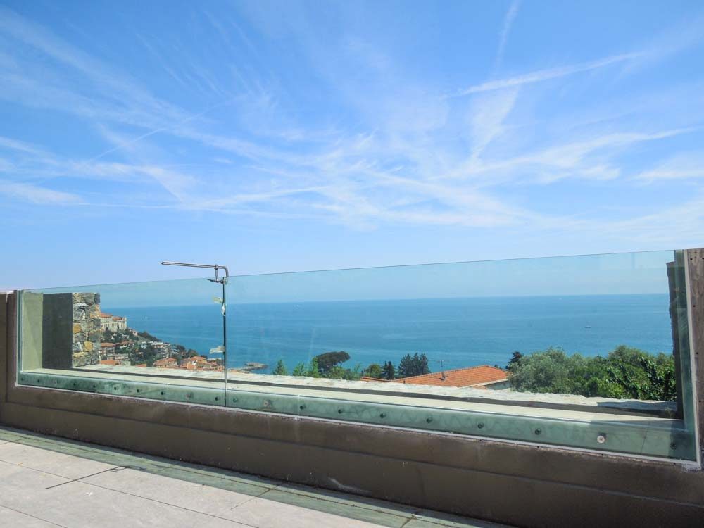 Vetri per piscine con bordo a
